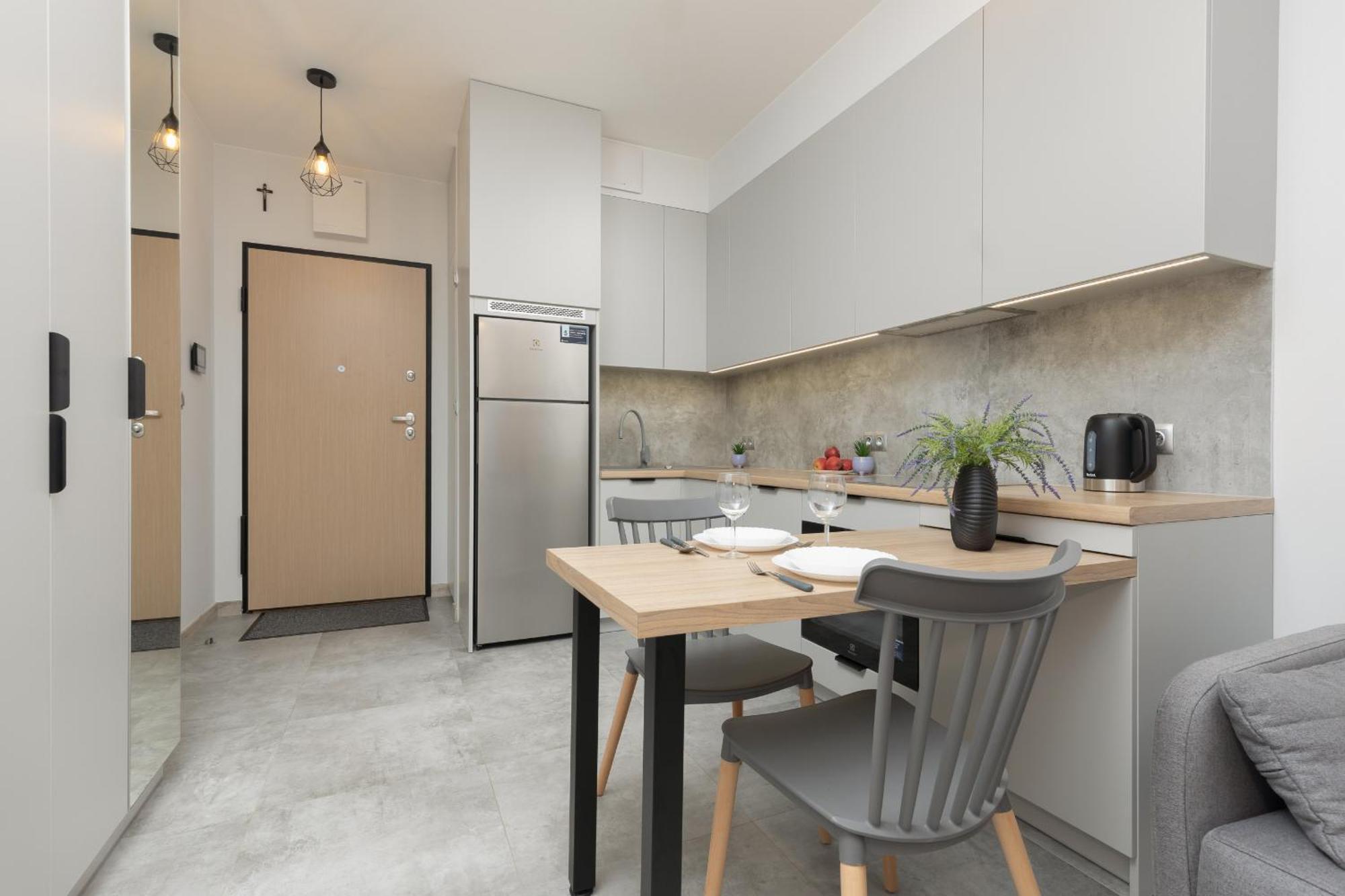 Ideal For Remote Work With Furnished Balcony And Parking By Renters * Warsaw