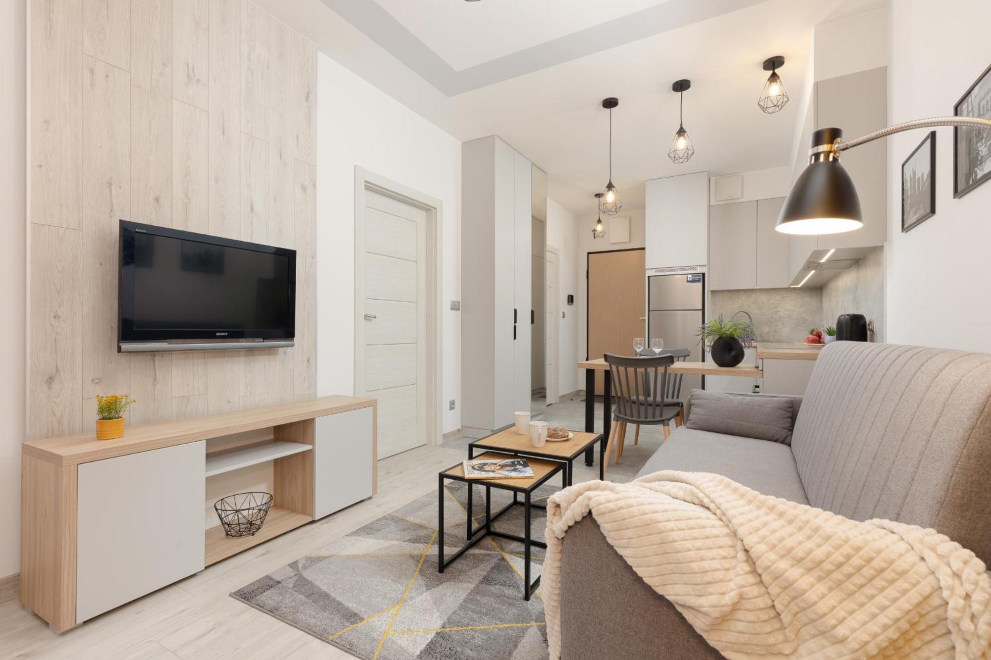 Apartment Ideal For Remote Work With Furnished Balcony And Parking By Renters Warschau